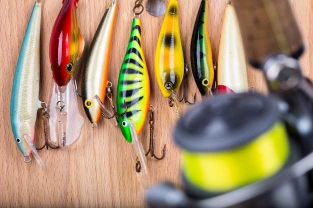 Какие лески подходят для рыбалки в пресноводных и морских водоемах? Сравнение различных типов лески для пресноводной и морской рыбалки.