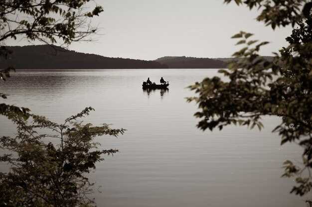 Ловля щуки на прекрасных озерах Карелии - секреты успешной рыбалки и незабываемые впечатления Ловля щуки на живописных озерах Республики Карелия.